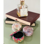 بخور عود مسقي بالهيل و لوبان